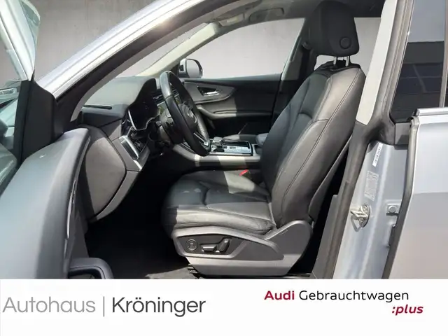 Audi Q8 view 7