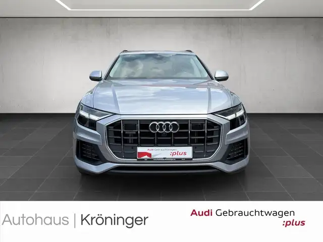 Audi Q8 view 5