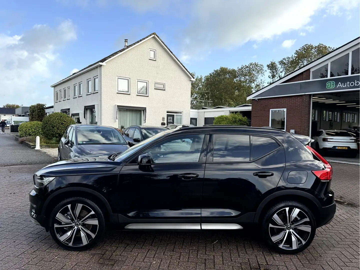 Volvo XC40 Recharge P8 AWD R-Design Panoramadak, Camera, 19'L Zwart - 2