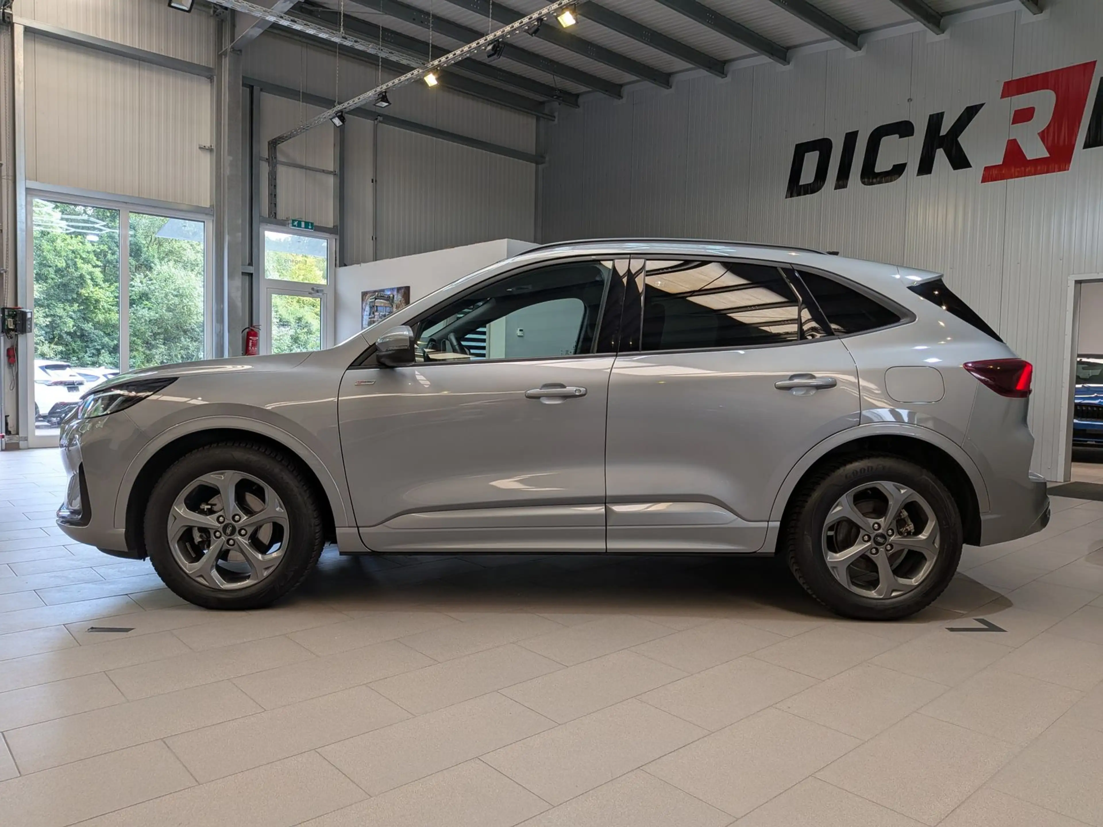 Ford Kuga 1.5EB ST-Line MATRIX*TEMP*KAM*HUD*LHZ*AHK-V — photo 6