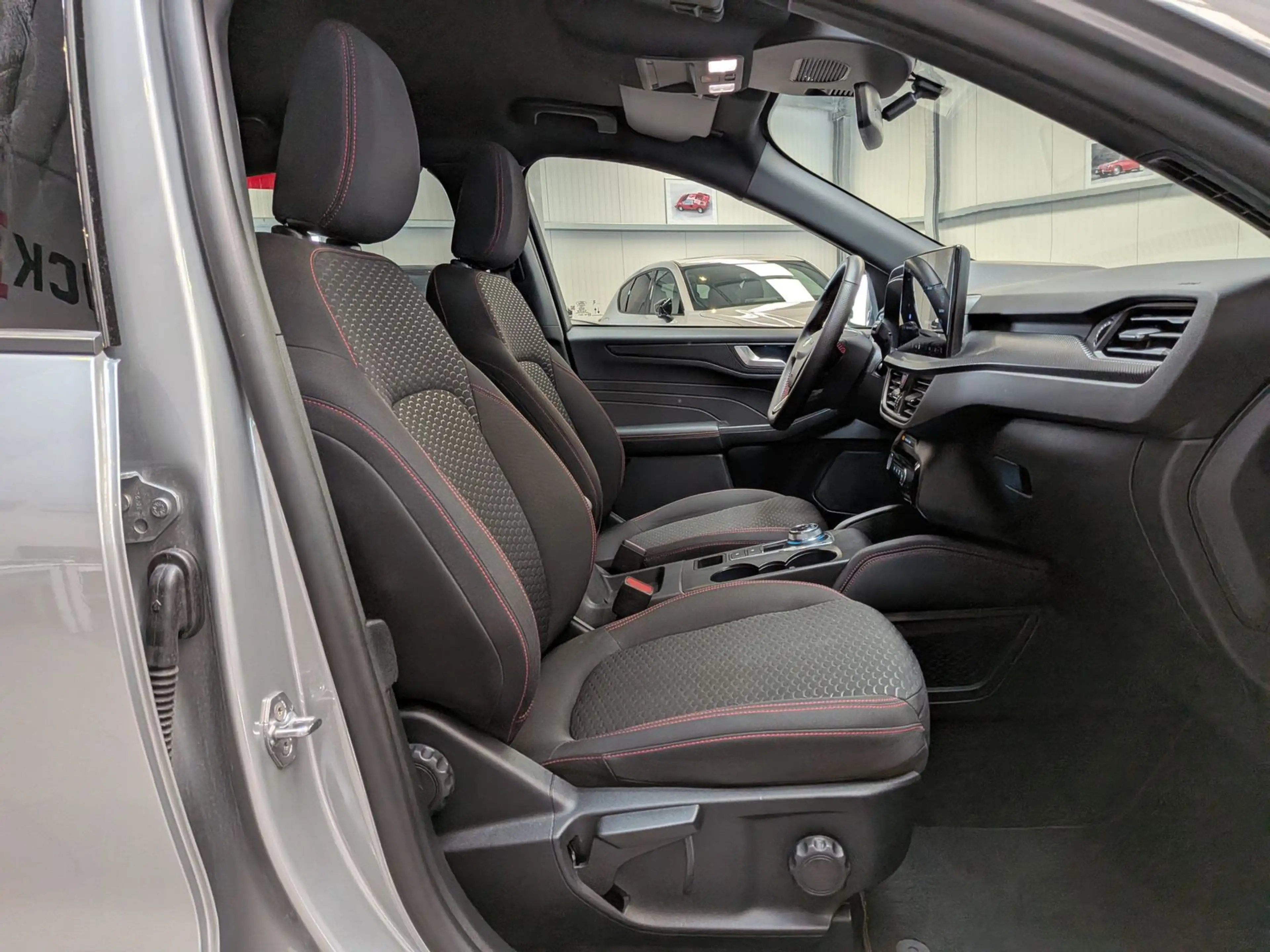 Ford Kuga 1.5EB ST-Line MATRIX*TEMP*KAM*HUD*LHZ*AHK-V — photo 15