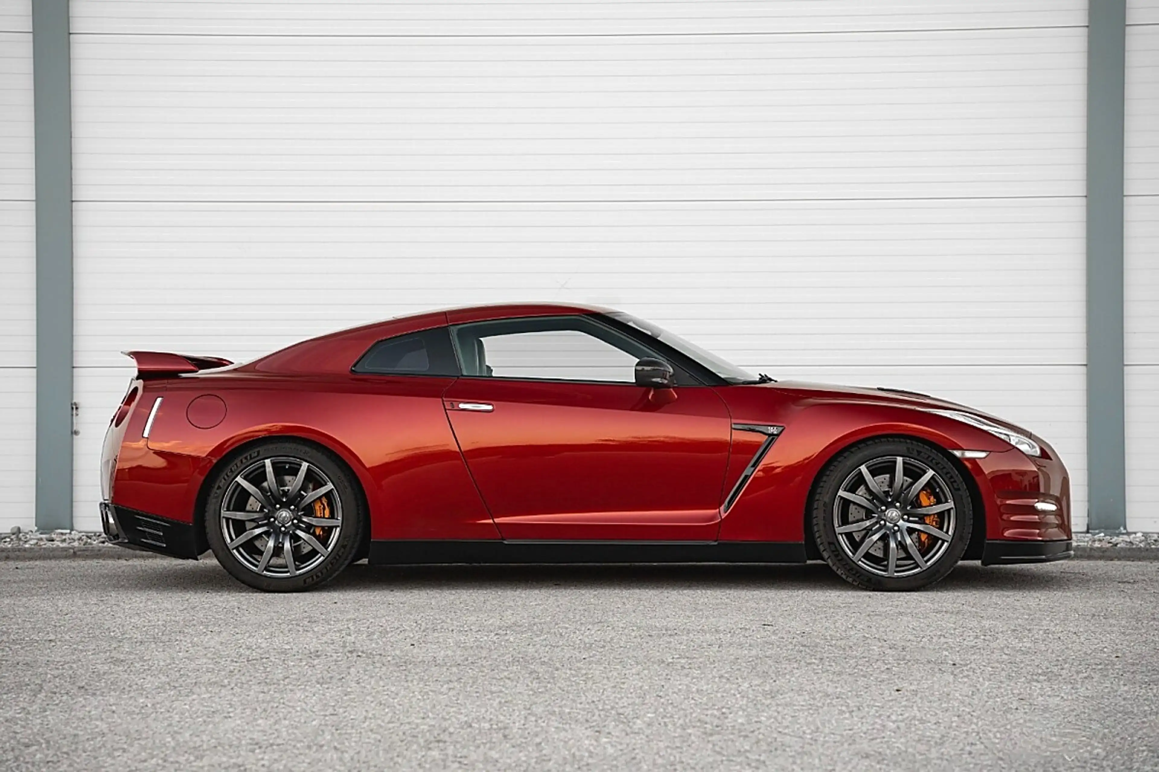 Nissan GT-R — photo 3
