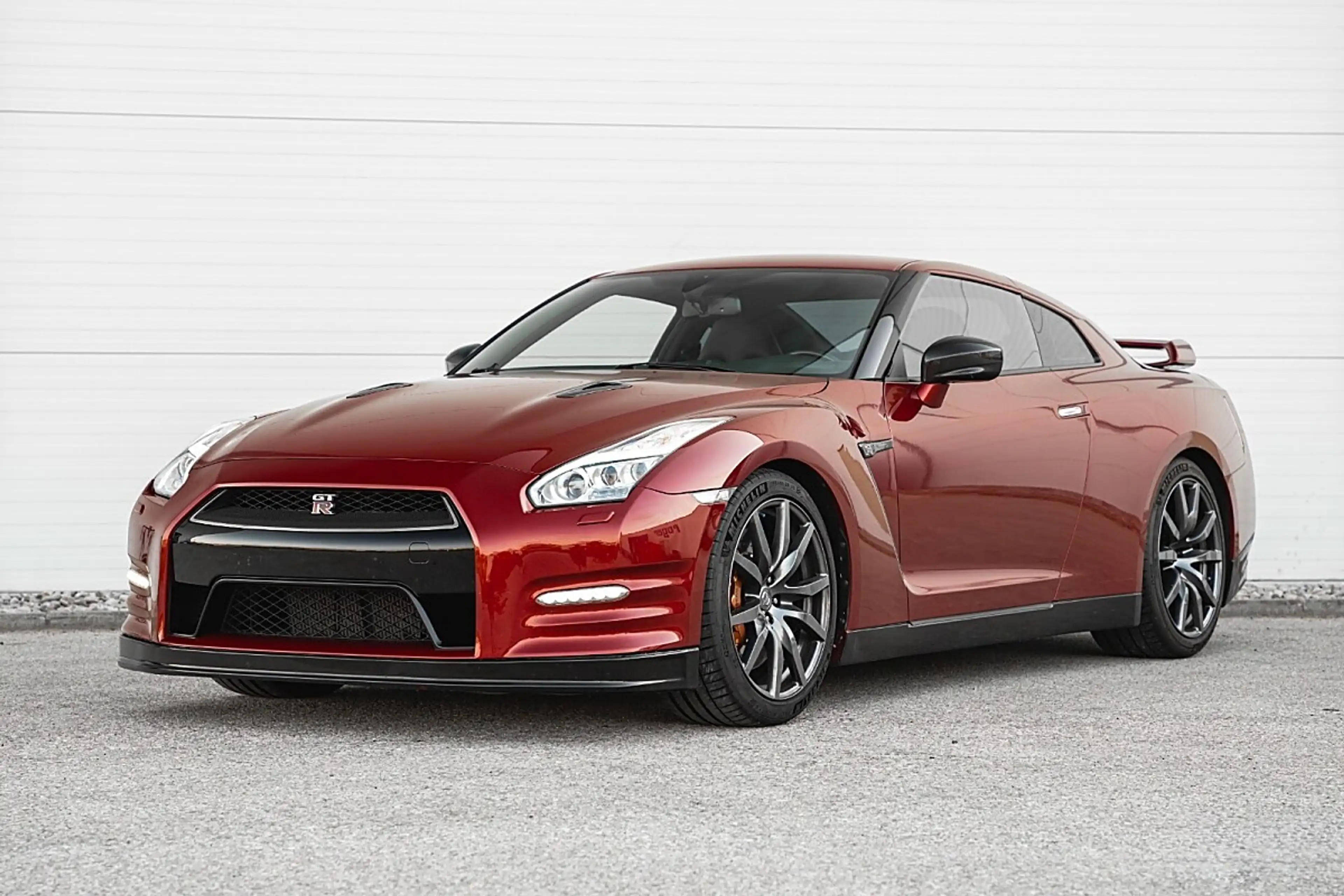 Nissan GT-R — photo 2
