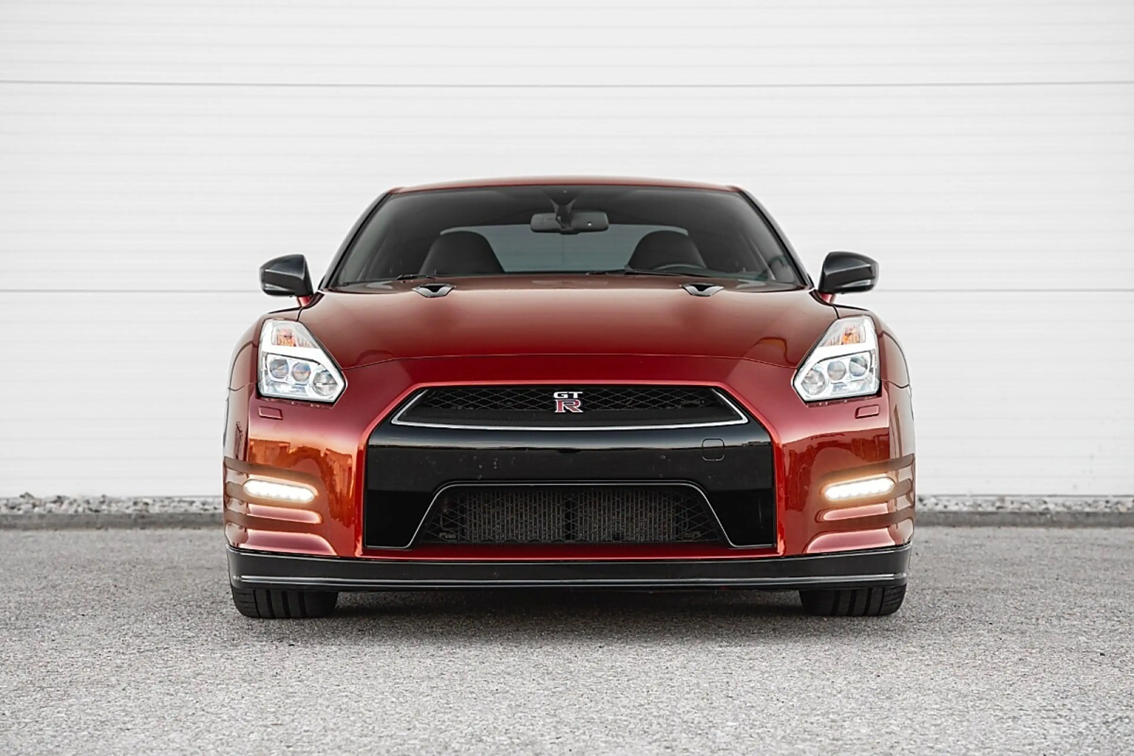 Nissan GT-R — photo 7