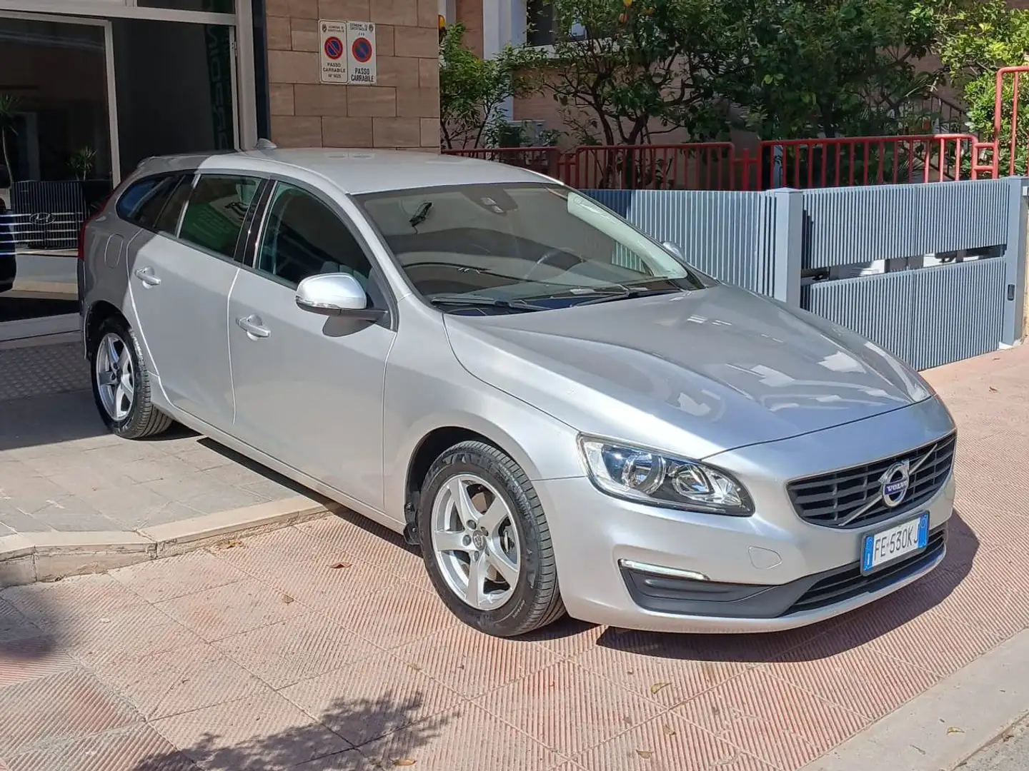 Volvo V60 V60 2.0 d3 Momentum geartronic - 2