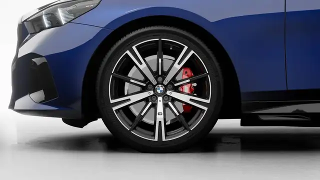 BMW 5 Series view 7