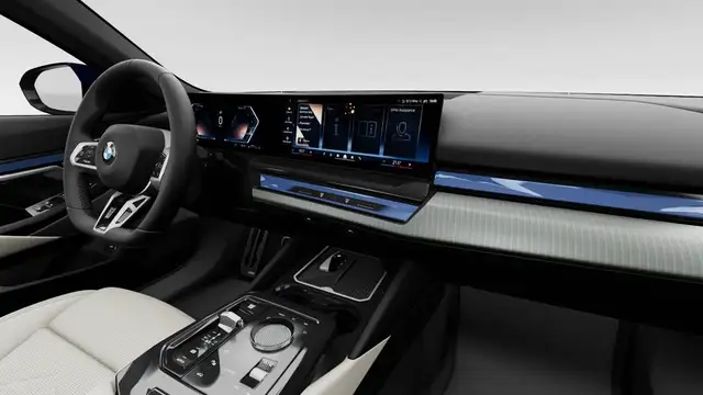 BMW 5 Series view 13