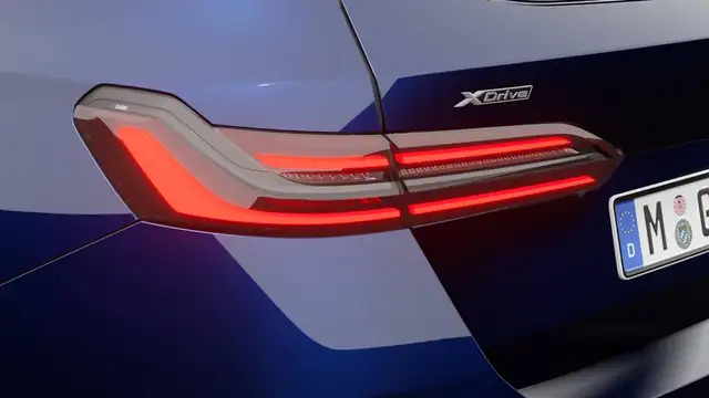 BMW 5 Series view 8