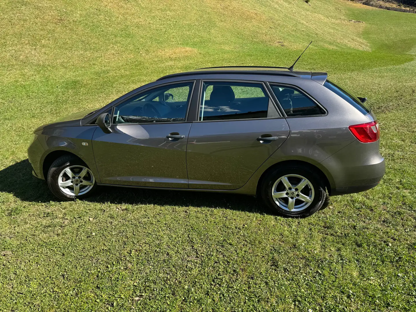SEAT Ibiza Ibiza ST Reference 1,0 Start-Stopp Reference Grau - 1