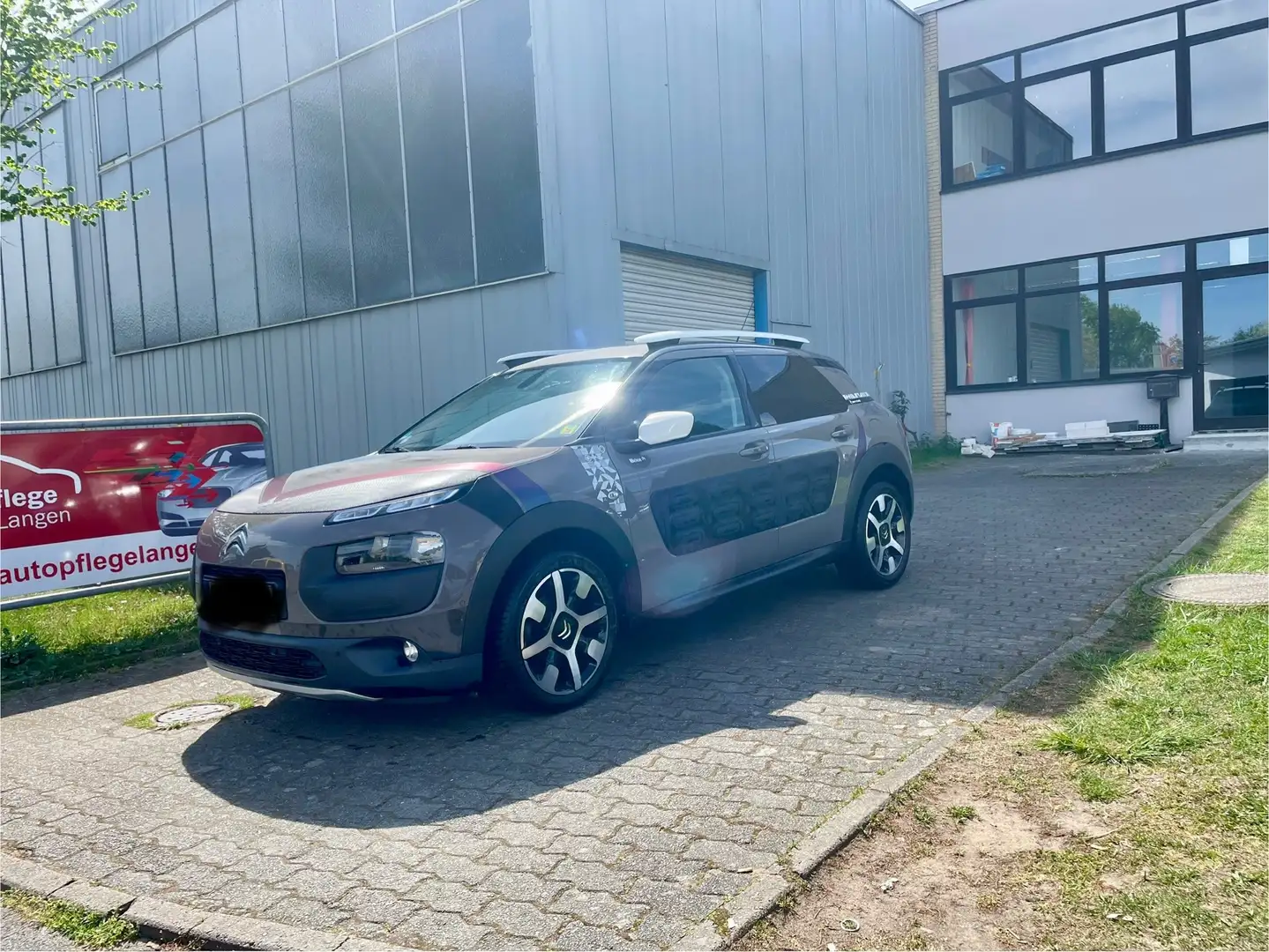 Citroen C4 Cactus 1.2 PureTech 110 PANO NAVI KAMERA TEMPOMAT SITZHZG Brun - 2