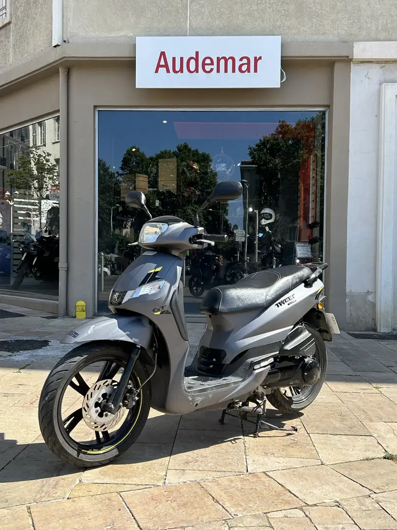 Peugeot Tweet - 2