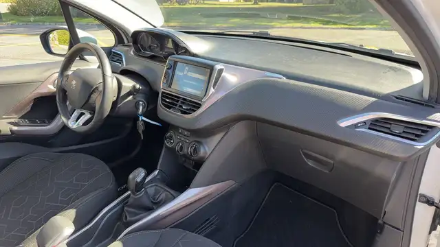 Peugeot 2008 view 10