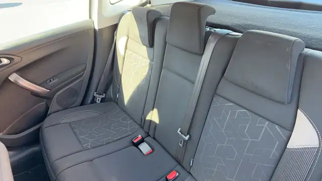 Peugeot 2008 view 9