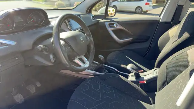 Peugeot 2008 view 8