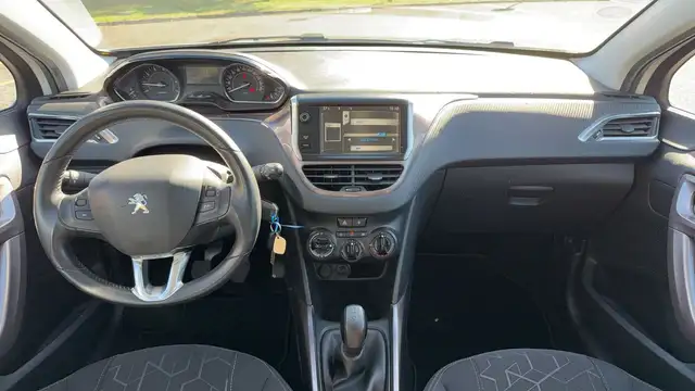 Peugeot 2008 view 11