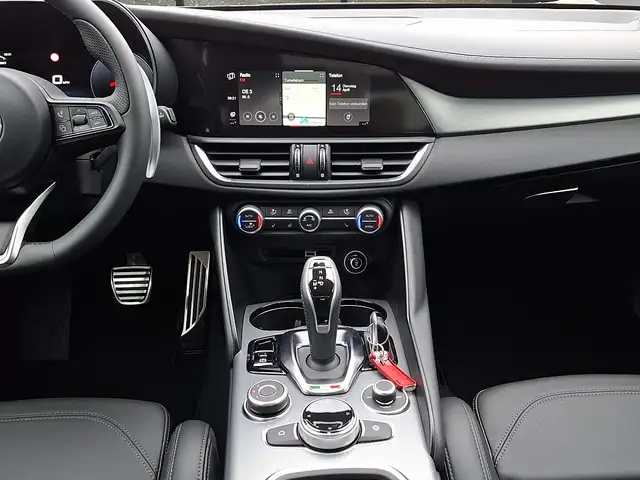 Alfa Romeo Giulia Veloce 2,2 16V 210 AT8 Q4 AWD VELOCE Ansicht 8