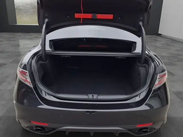 Alfa Romeo Giulia Veloce 2,2 16V 210 AT8 Q4 AWD VELOCE Ansicht 12