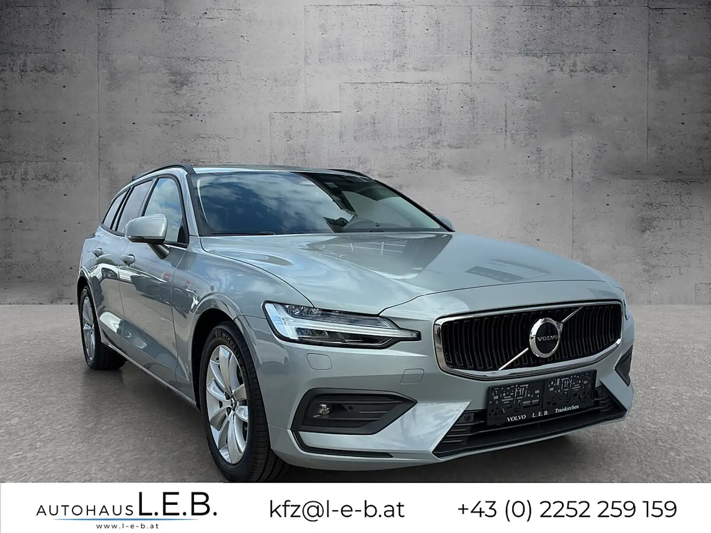 Volvo V60 V 60 B4 (Benzin) Core Mild-Hybrid (EURO 6e) Grau - 2