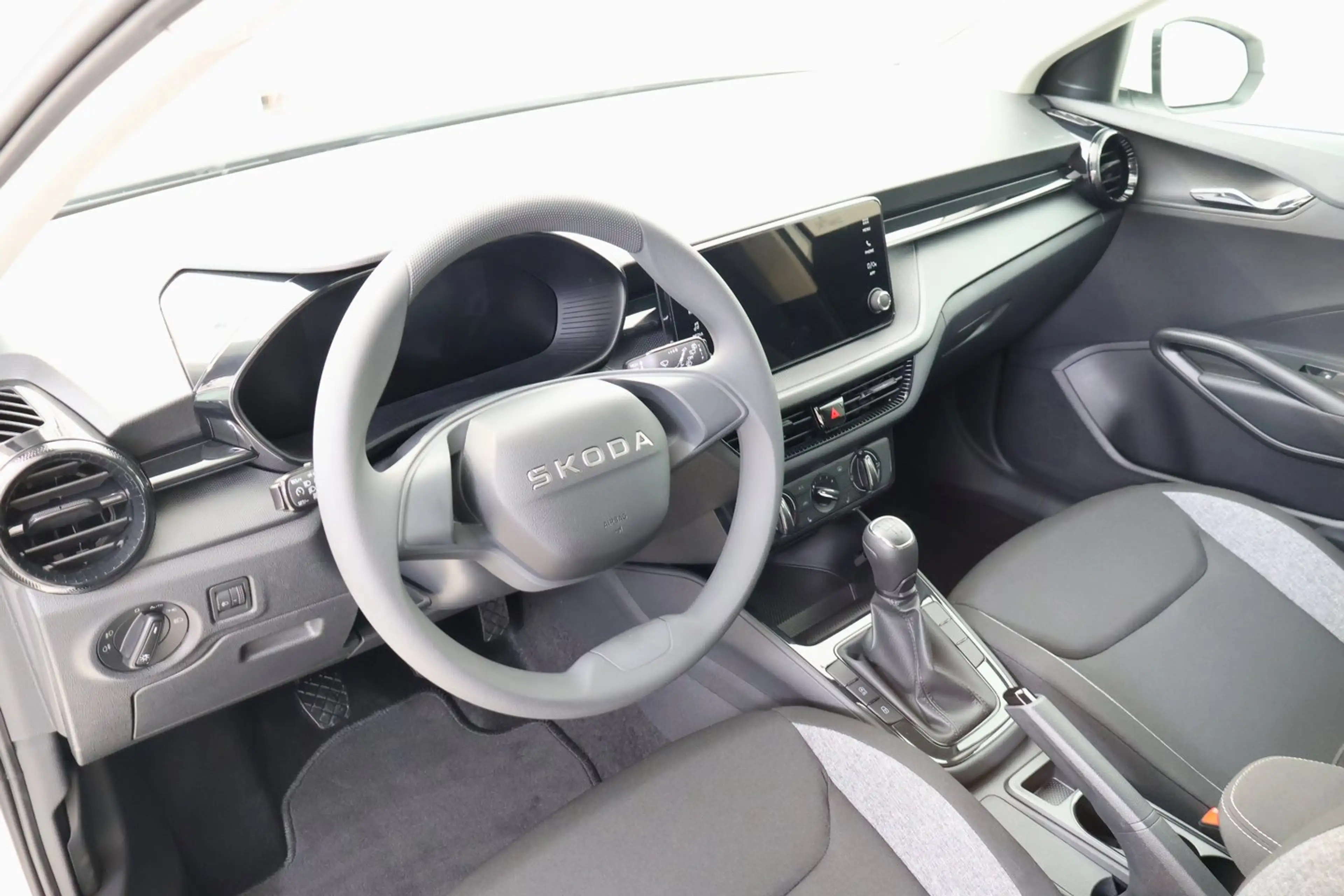 Skoda Fabia Essence — photo 8