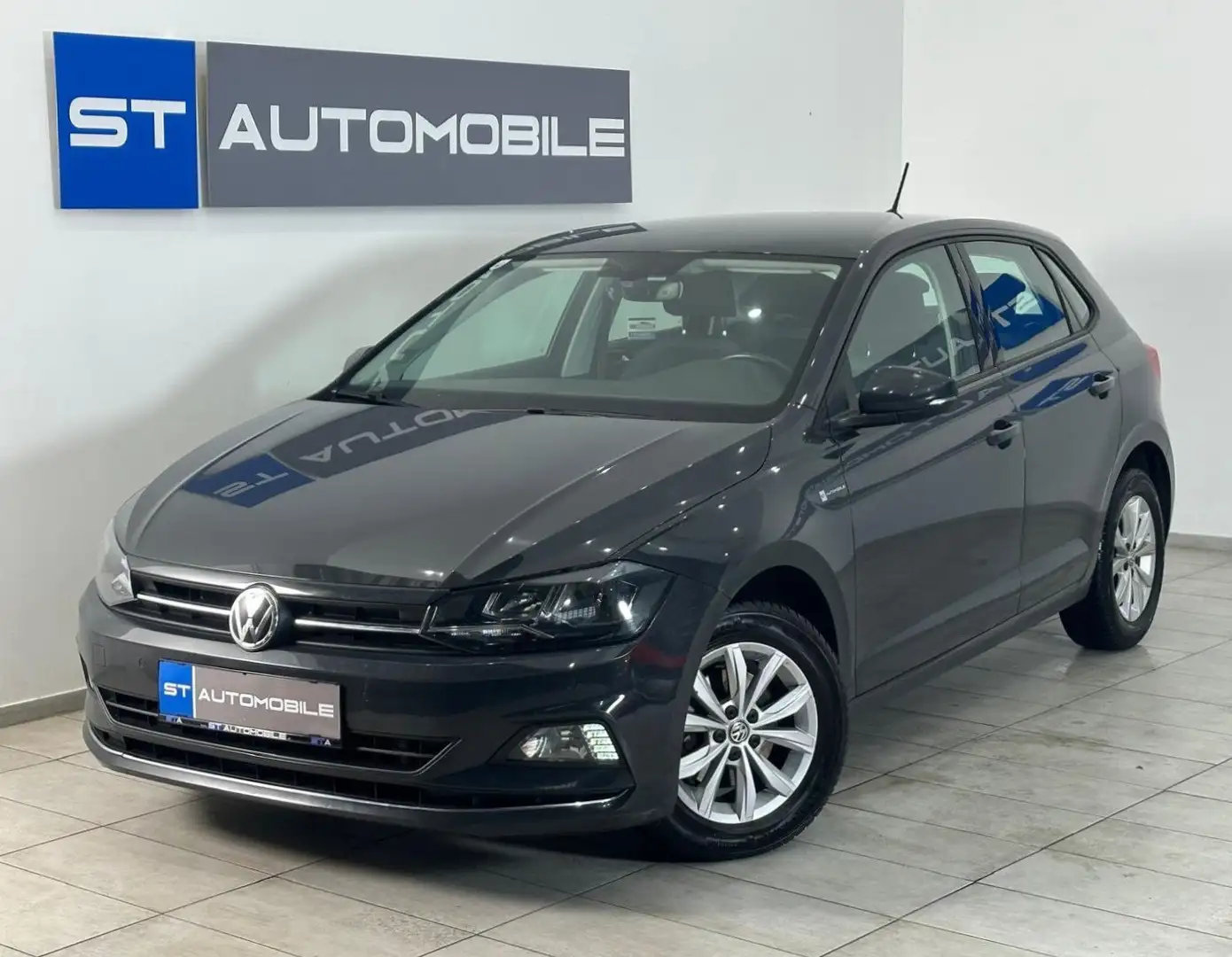 Volkswagen Polo 1,6 Highline // NAVI // SITZHEIZUNG // Gris - 1