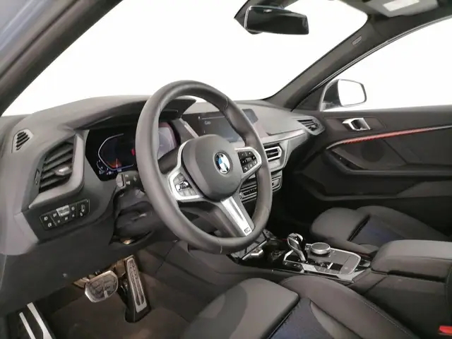 BMW 1 Series view 11