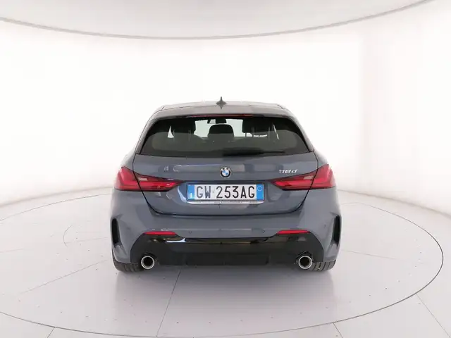BMW 1 Series view 4