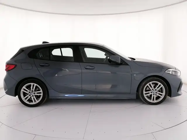 BMW 1 Series view 3