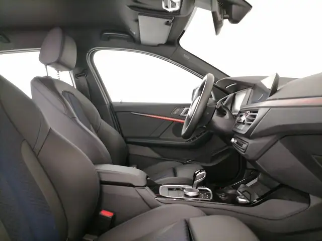 BMW 1 Series view 6