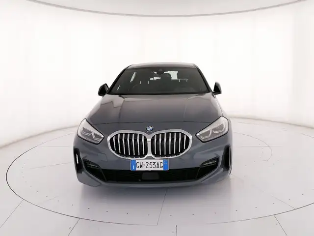 BMW 1 Series view 5