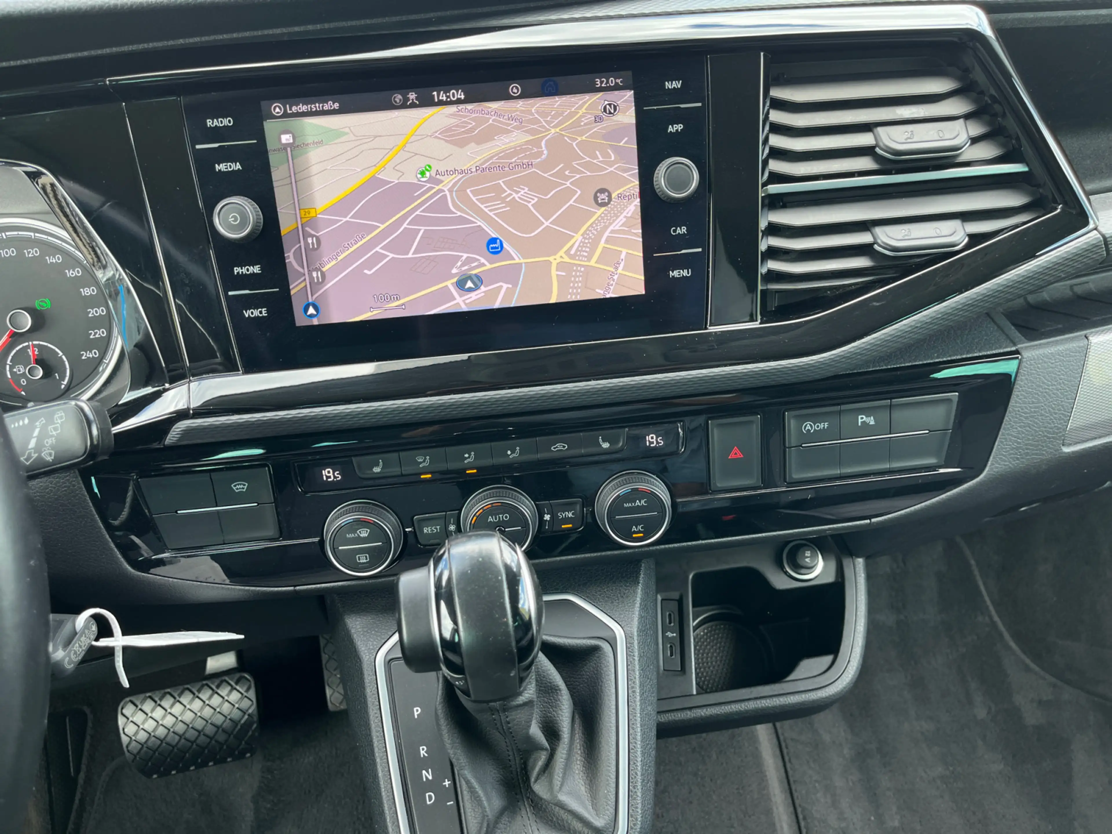 Volkswagen T6.1 Multivan 2.0 TDI Auto Generation Six LED AH — photo 7