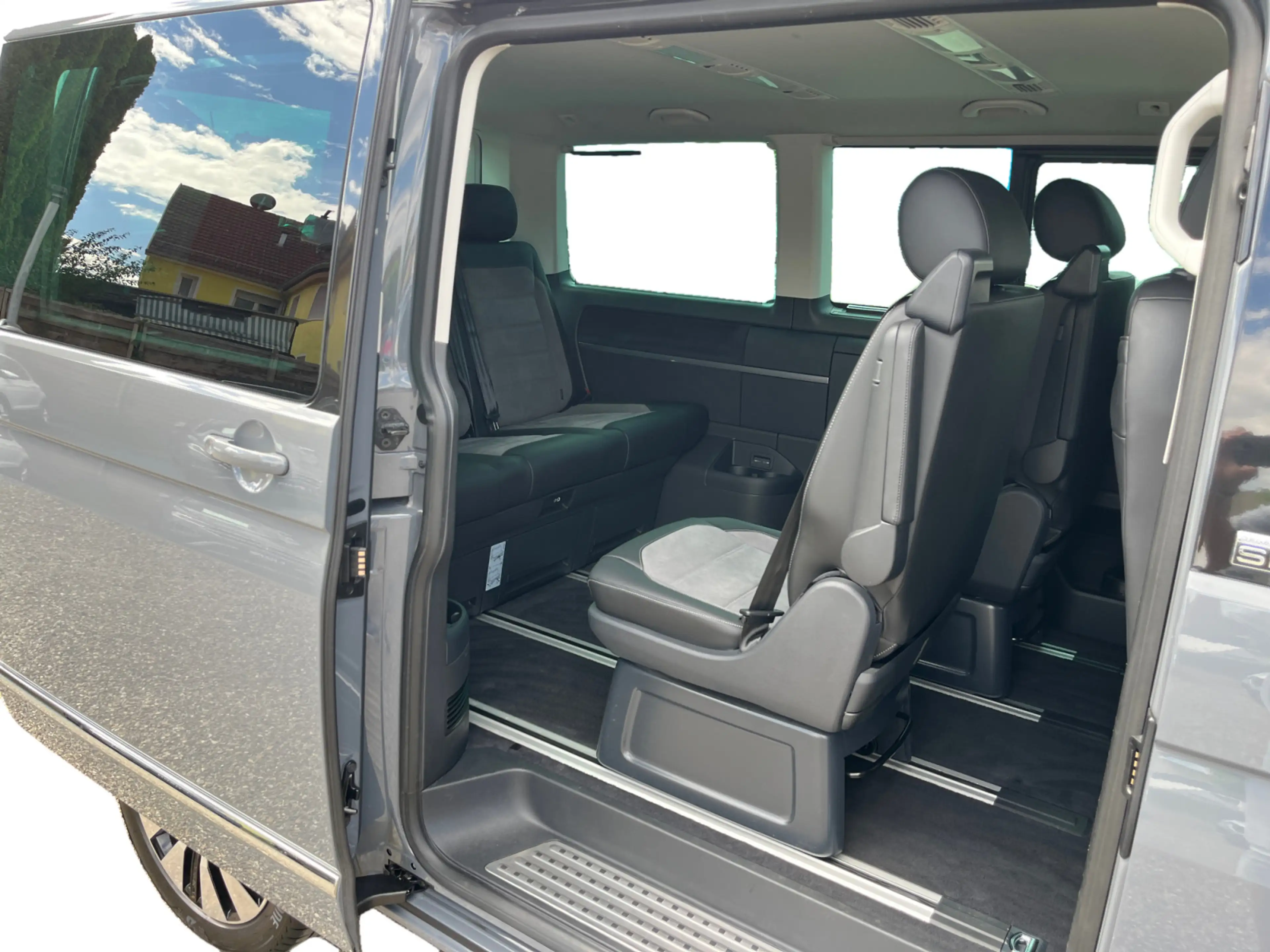 Volkswagen T6.1 Multivan 2.0 TDI Auto Generation Six LED AH — photo 11