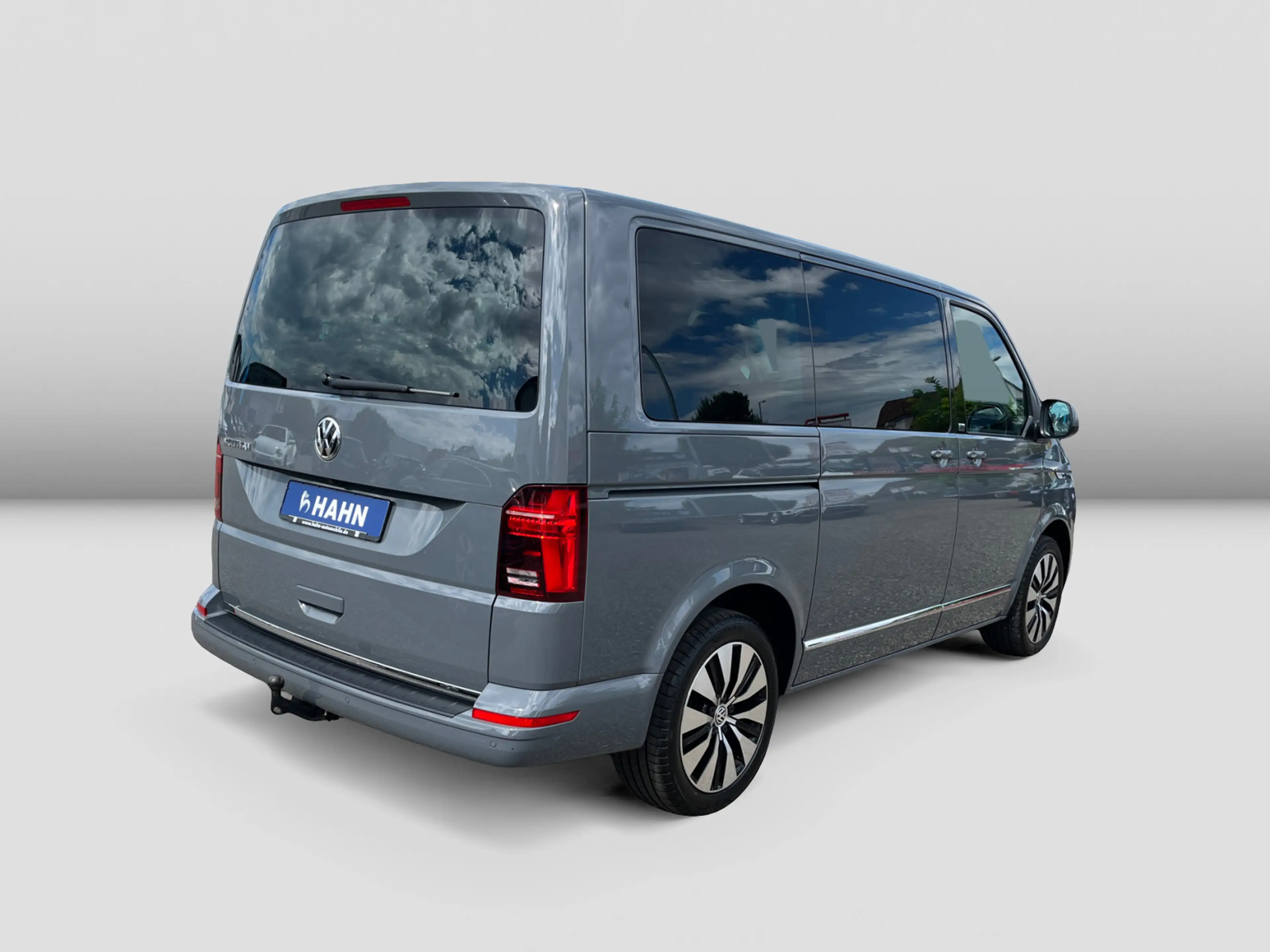 Volkswagen T6.1 Multivan 2.0 TDI Auto Generation Six LED AH — photo 4