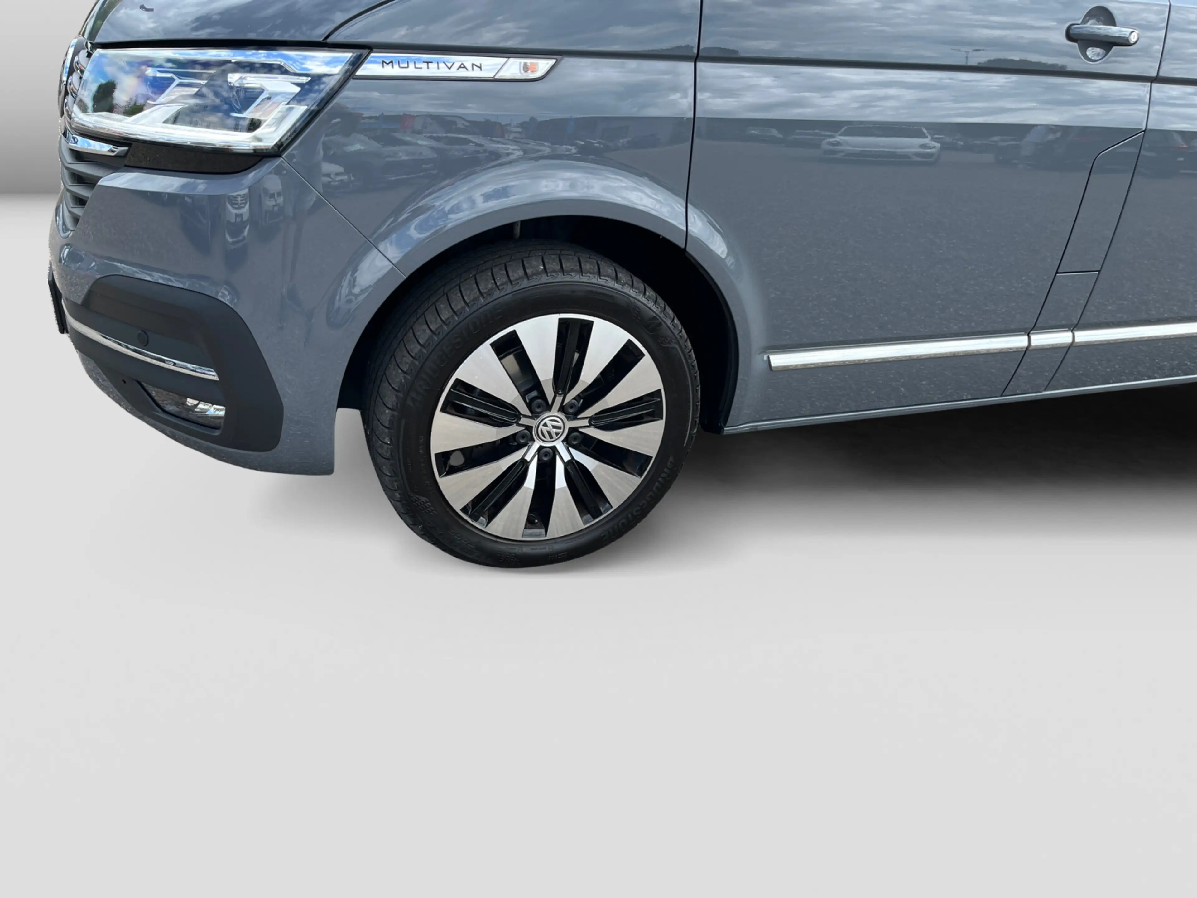 Volkswagen T6.1 Multivan 2.0 TDI Auto Generation Six LED AH — photo 5