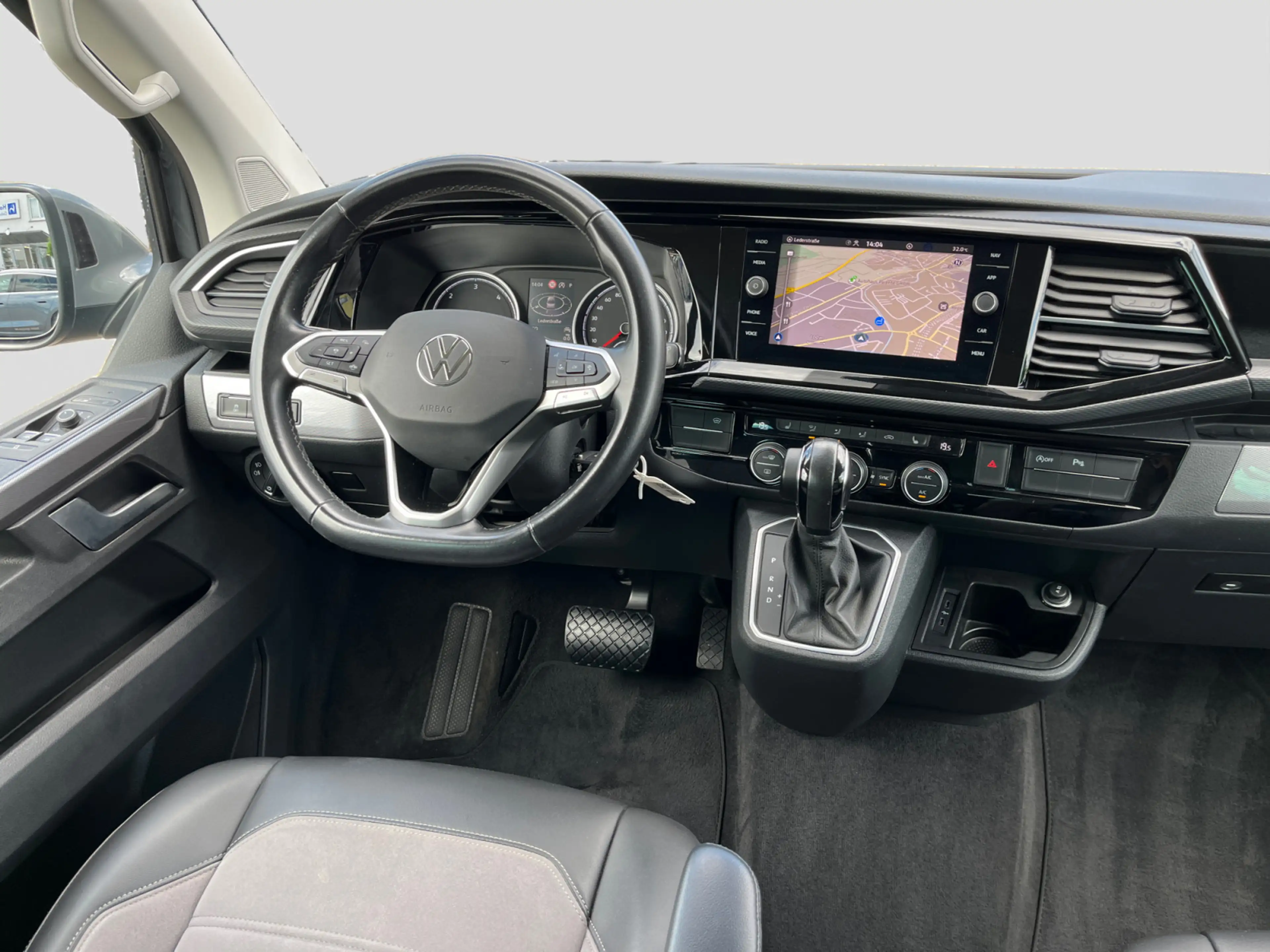 Volkswagen T6.1 Multivan 2.0 TDI Auto Generation Six LED AH — photo 6