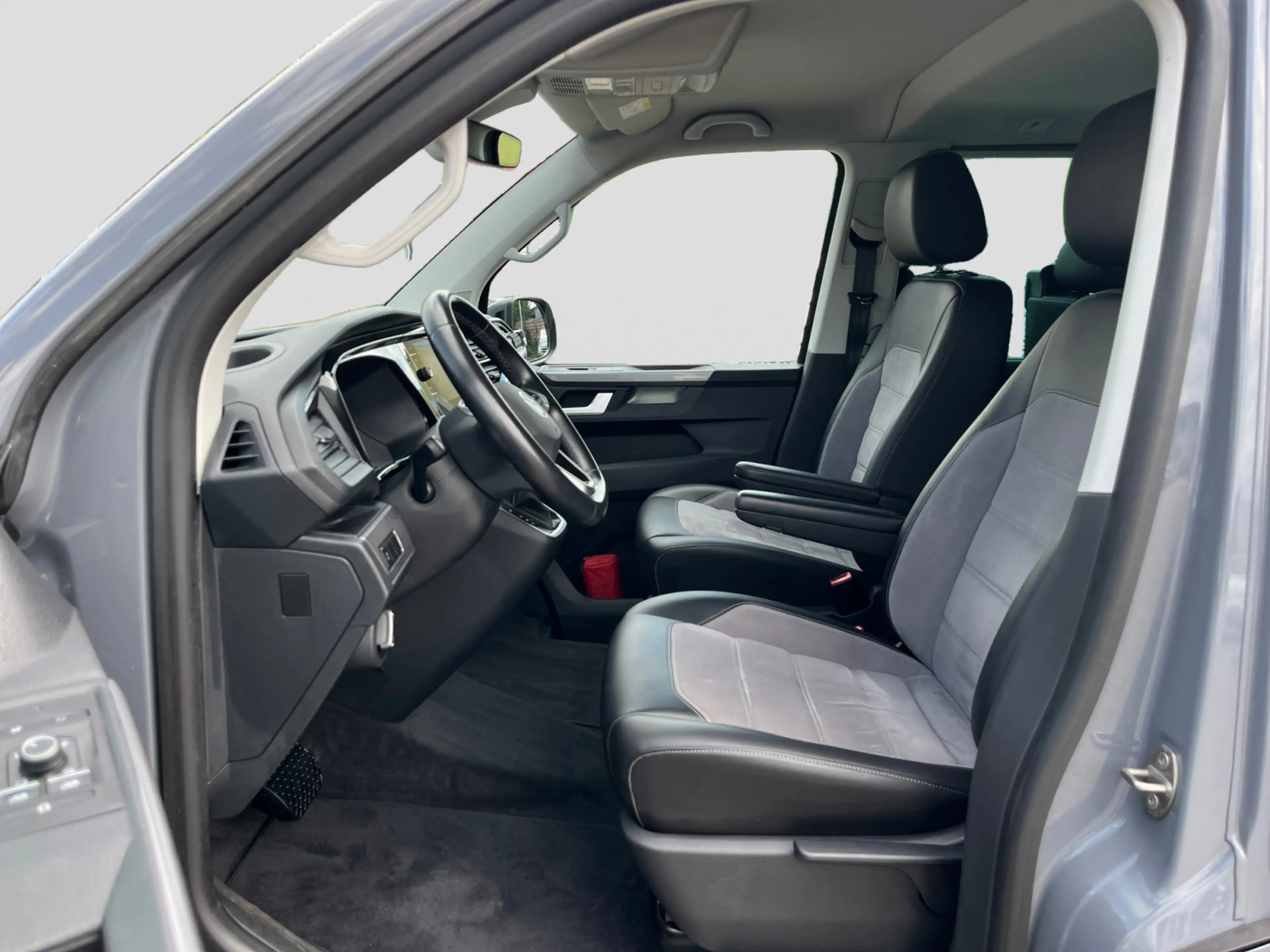Volkswagen T6.1 Multivan 2.0 TDI Auto Generation Six LED AH — photo 10