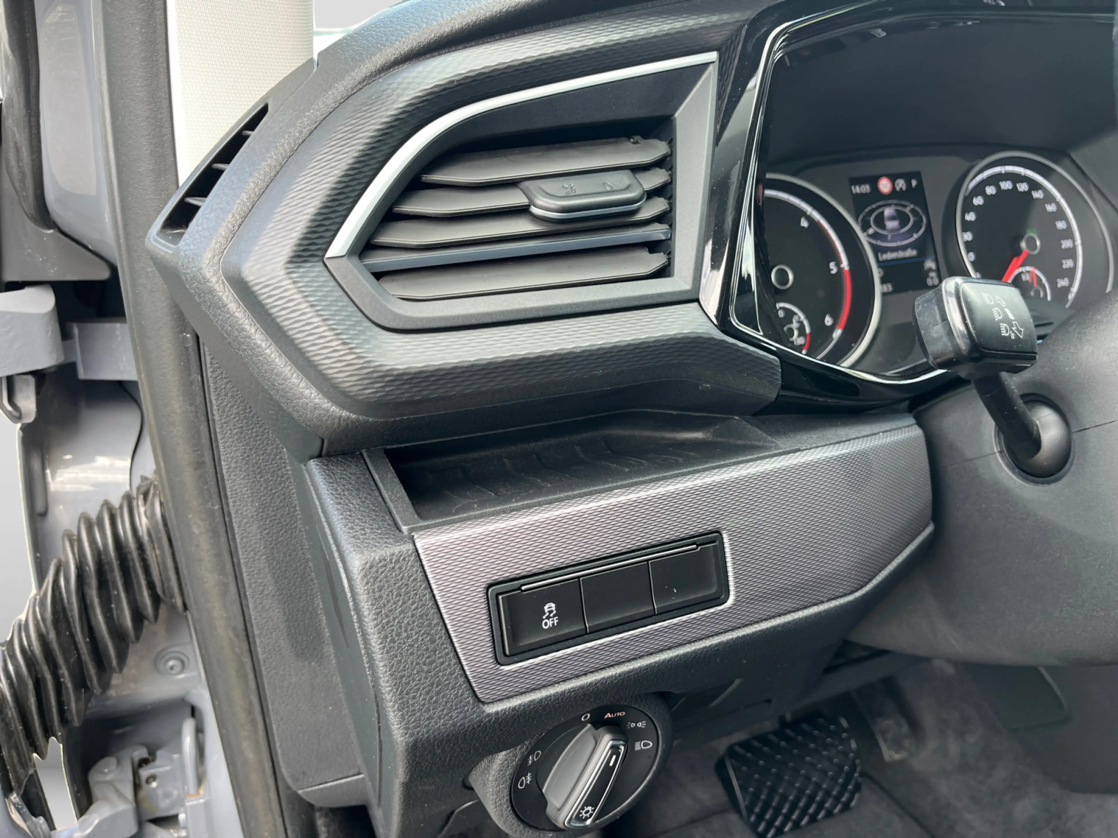 Volkswagen T6.1 Multivan 2.0 TDI Auto Generation Six LED AH — photo 13