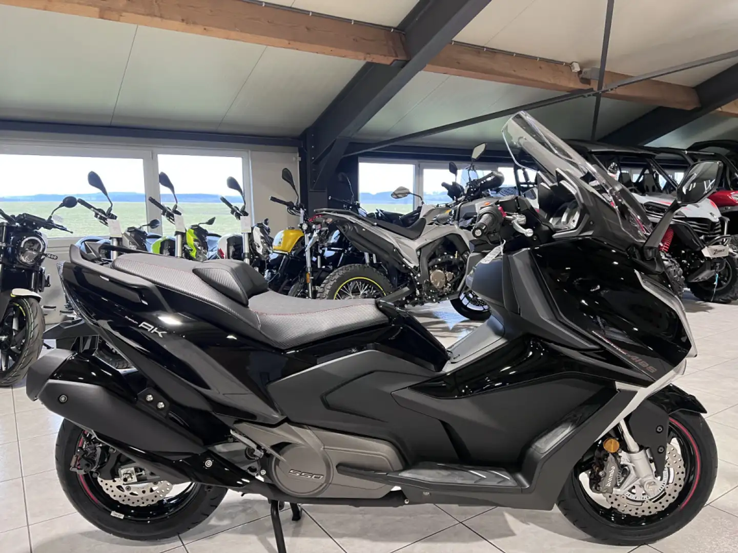 Kymco AK 550 Premium Negro - 1