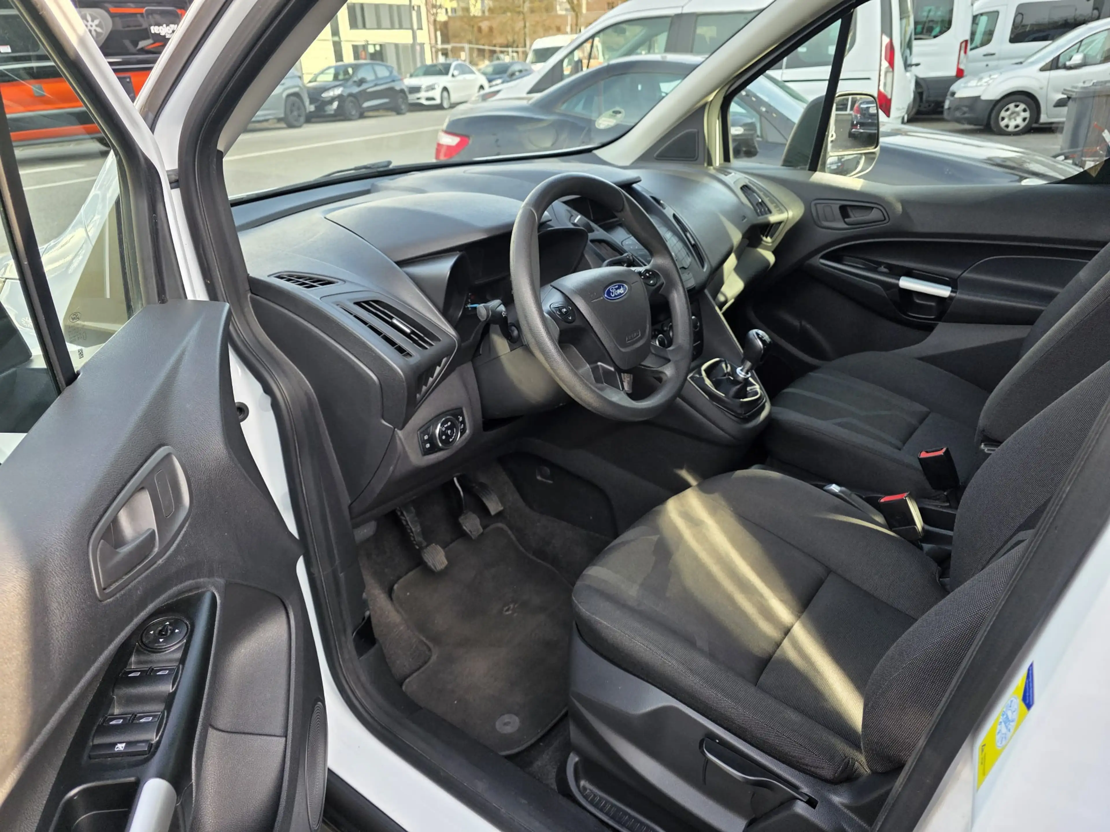 Ford Tourneo Courier Trend — photo 10