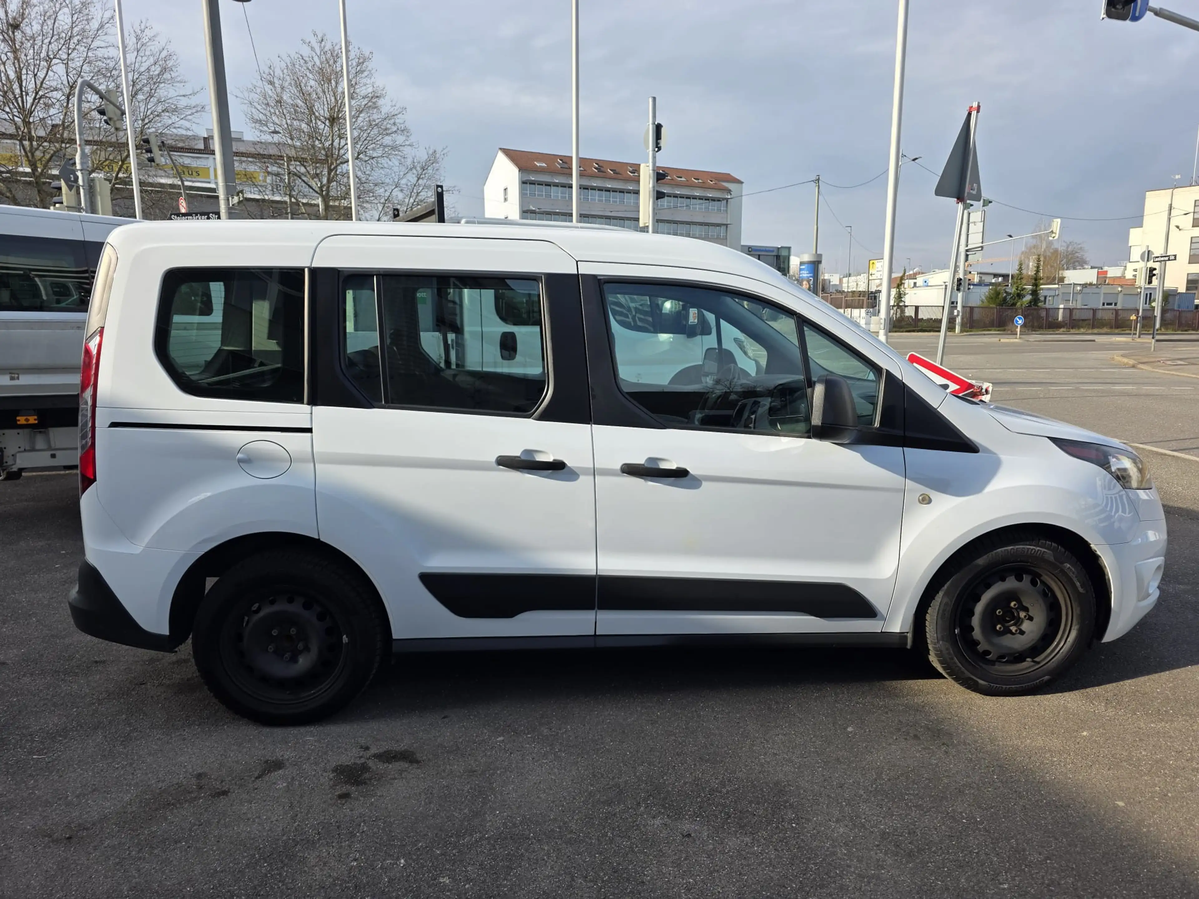 Ford Tourneo Courier Trend — photo 7