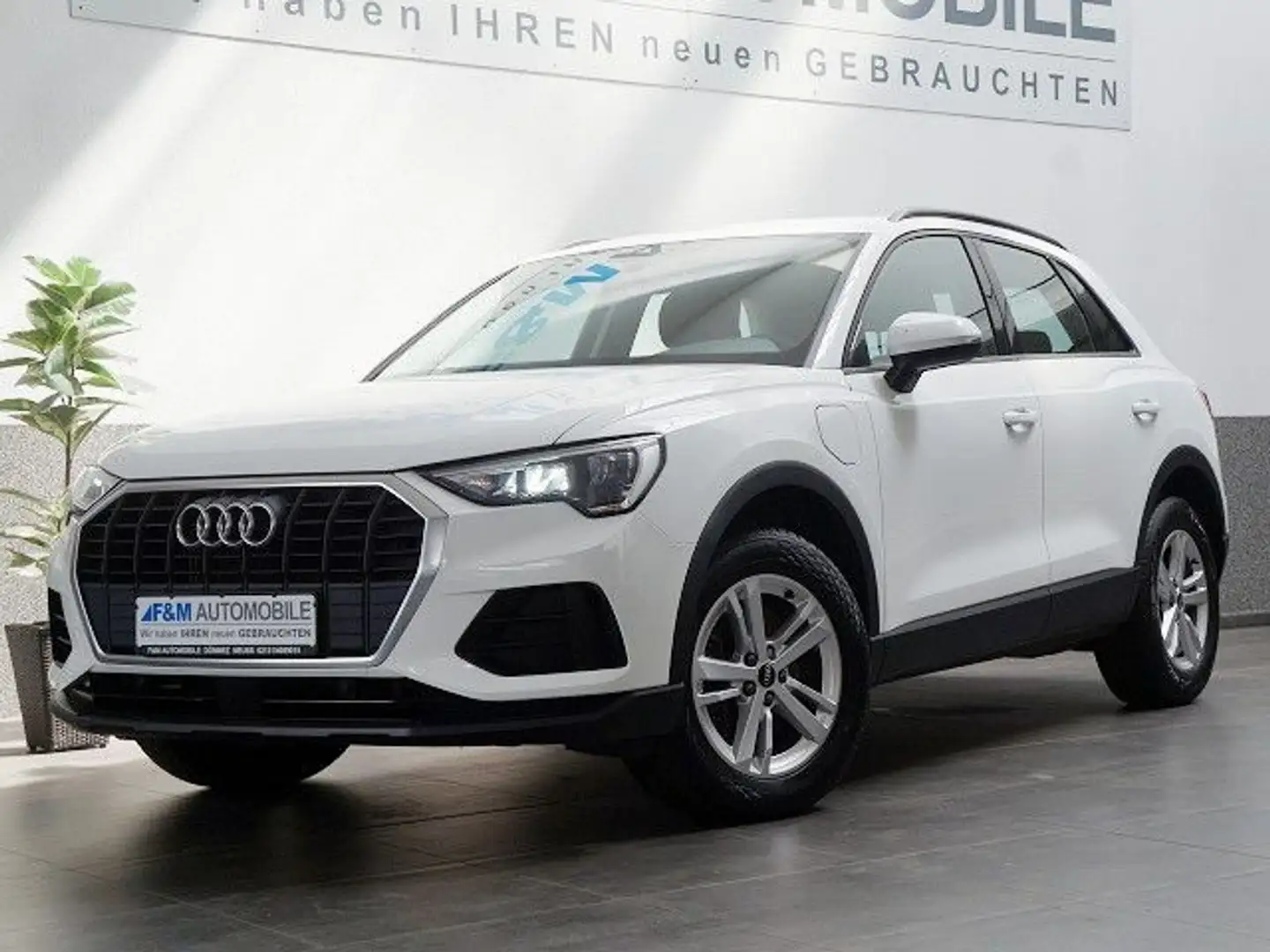 Audi Q3 45 TFSI e S tronic Navi VC Sitzheizung PDC Weiß - 2