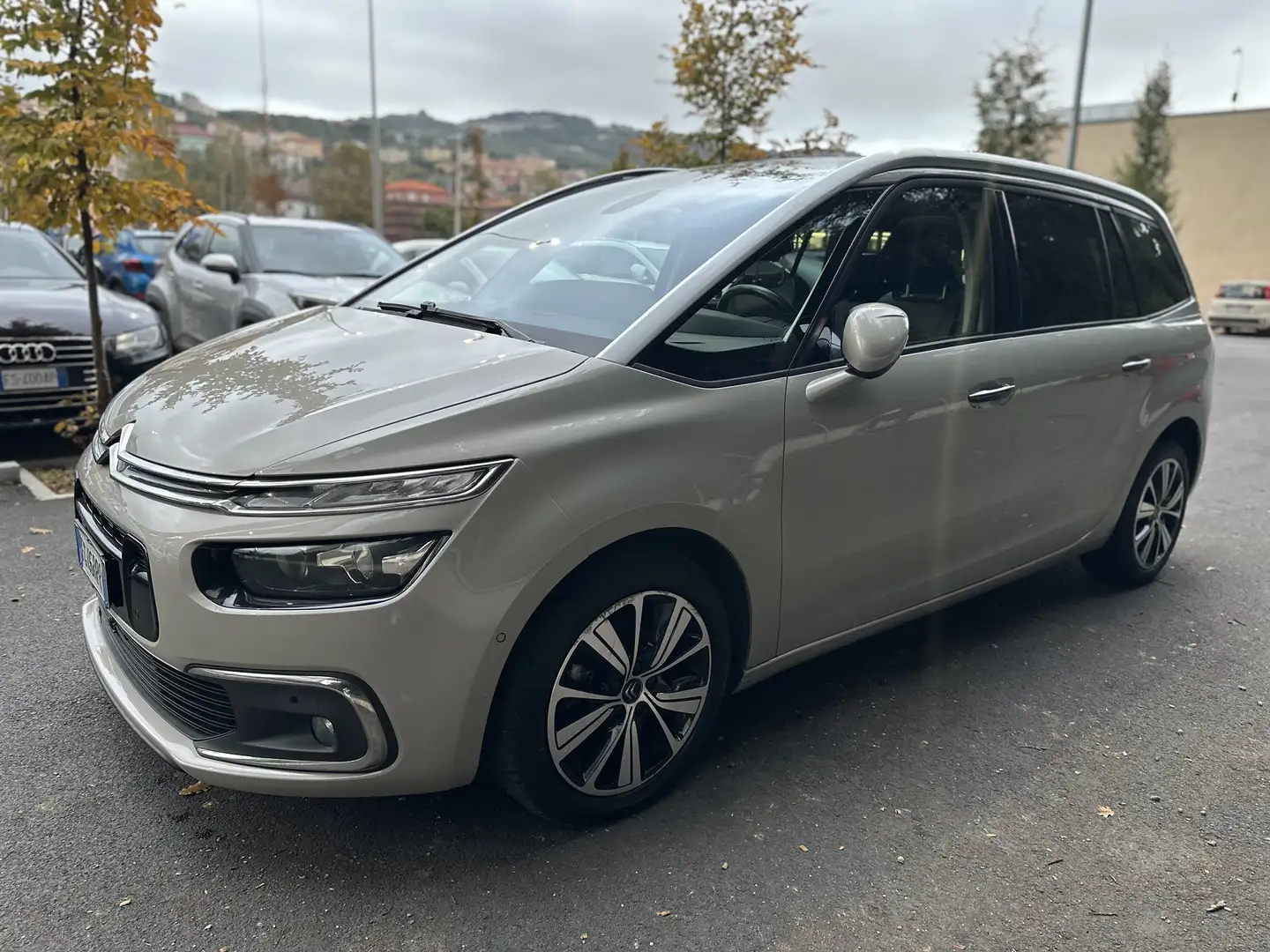 Citroen Grand C4 SpaceTourer Grand C4 Picasso BlueHDi 120 SeS EAT6 Shine (88 kw Beige - 1