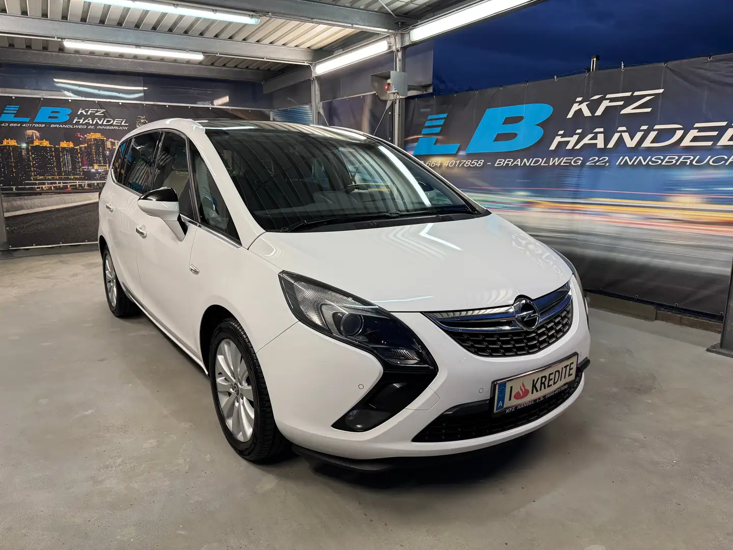 Opel Zafira Tourer 2,0 CDTI Ecotec Cosmo Weiß - 1