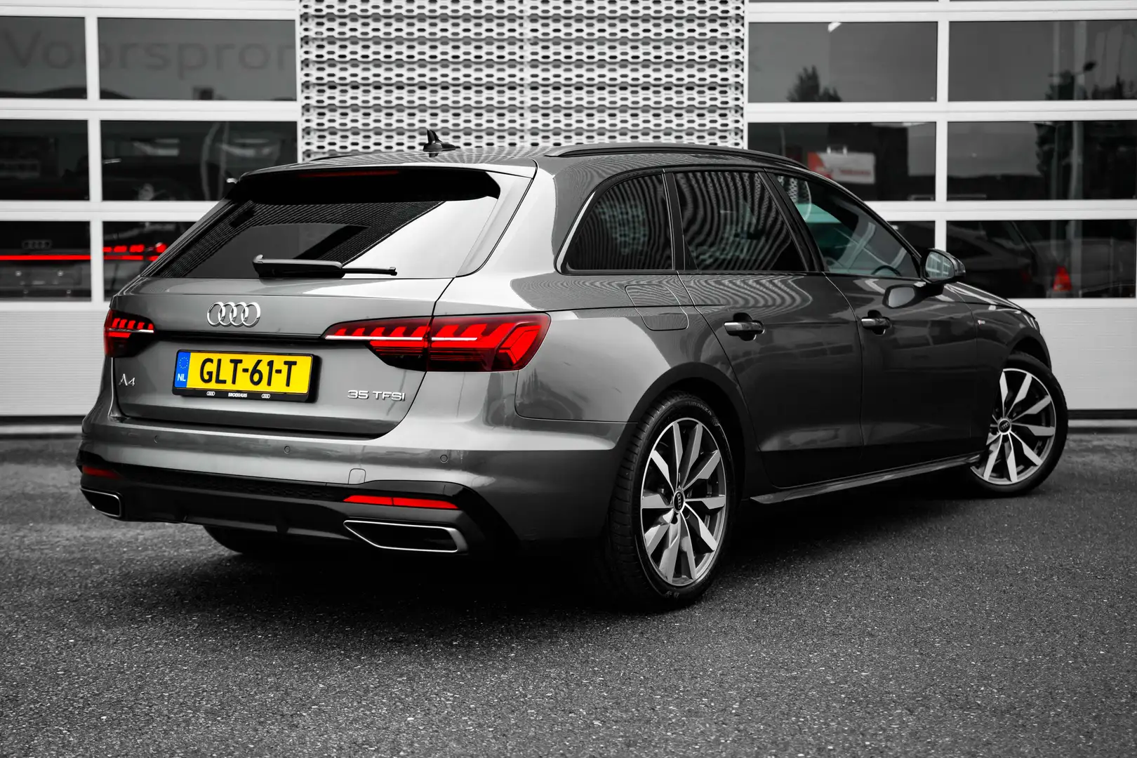 Audi A4 Avant 35 TFSI S edition Competition | Aluminium in Grijs - 2