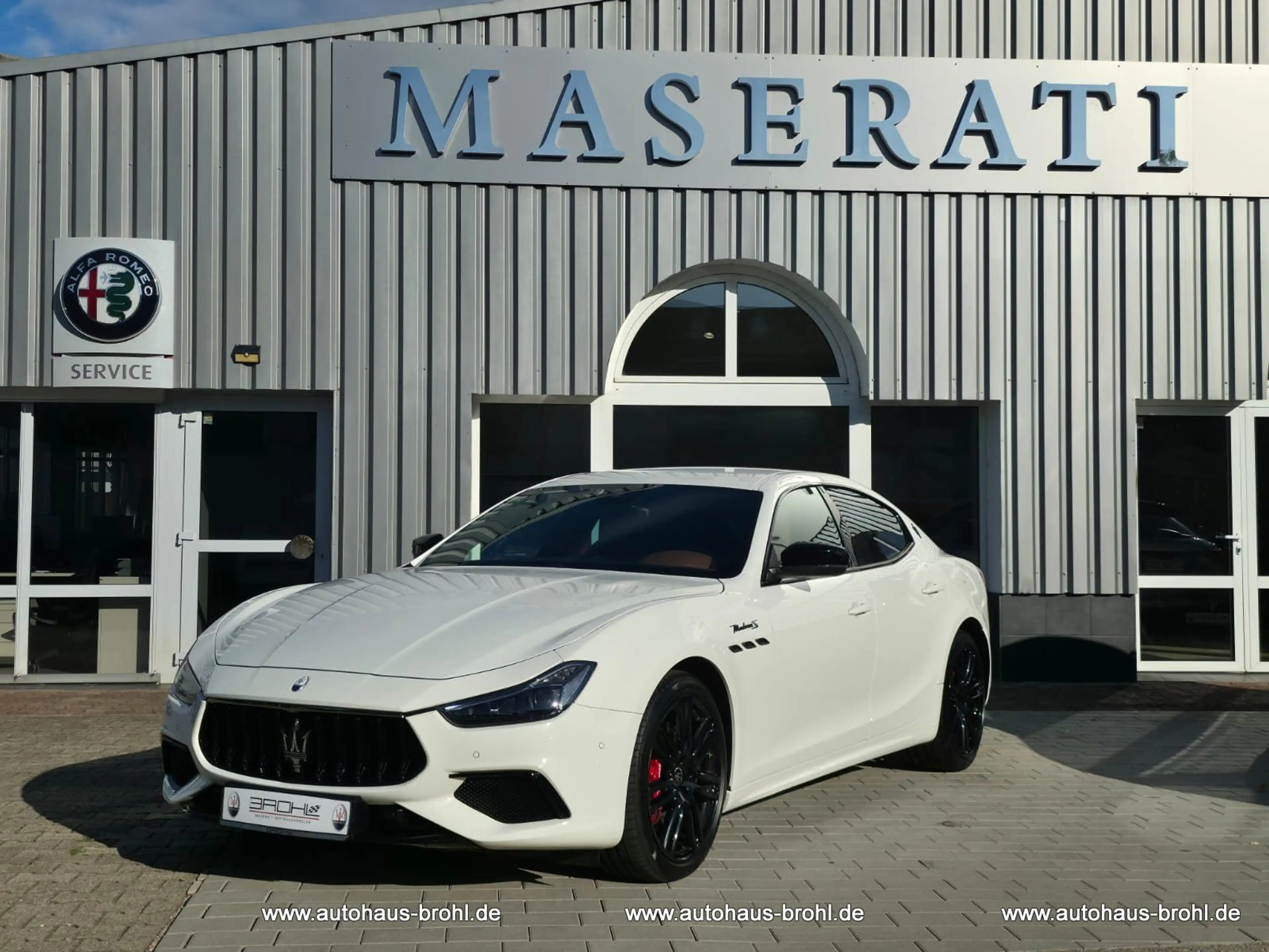 Maserati Ghibli 3.0 V6 430HP Modena Auto 4WD — photo 3