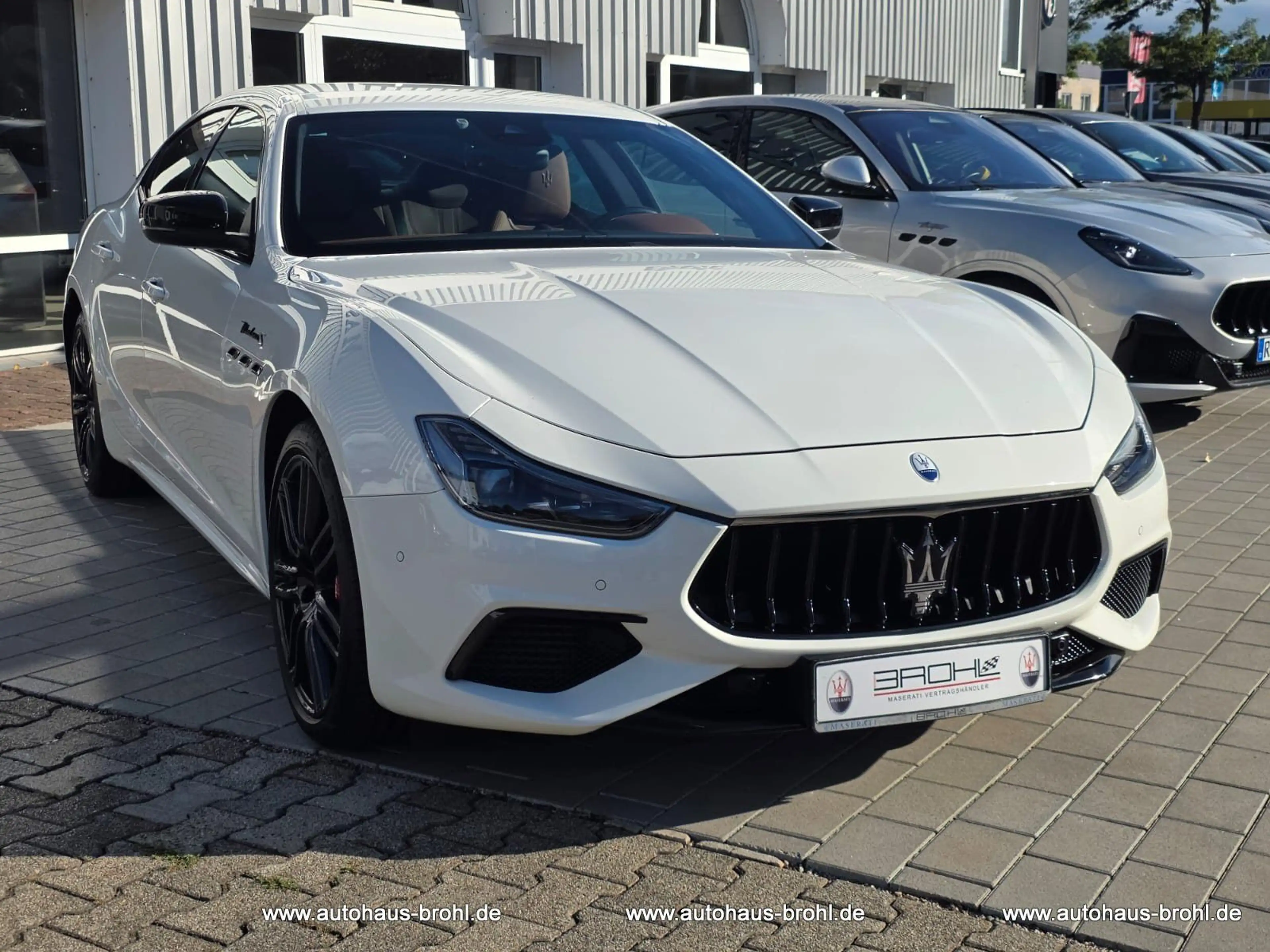 Maserati Ghibli 3.0 V6 430HP Modena Auto 4WD — photo 2