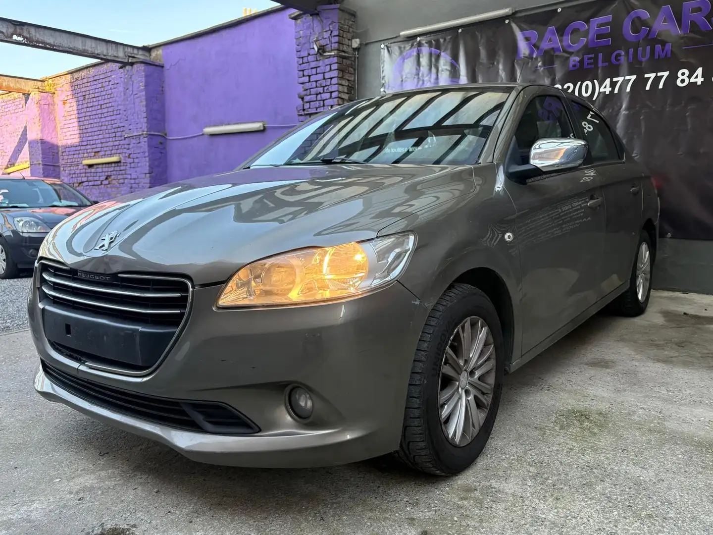 Peugeot 301 1.6 essence euro5 moteur chaine Tel 0493944356 Grau - 2