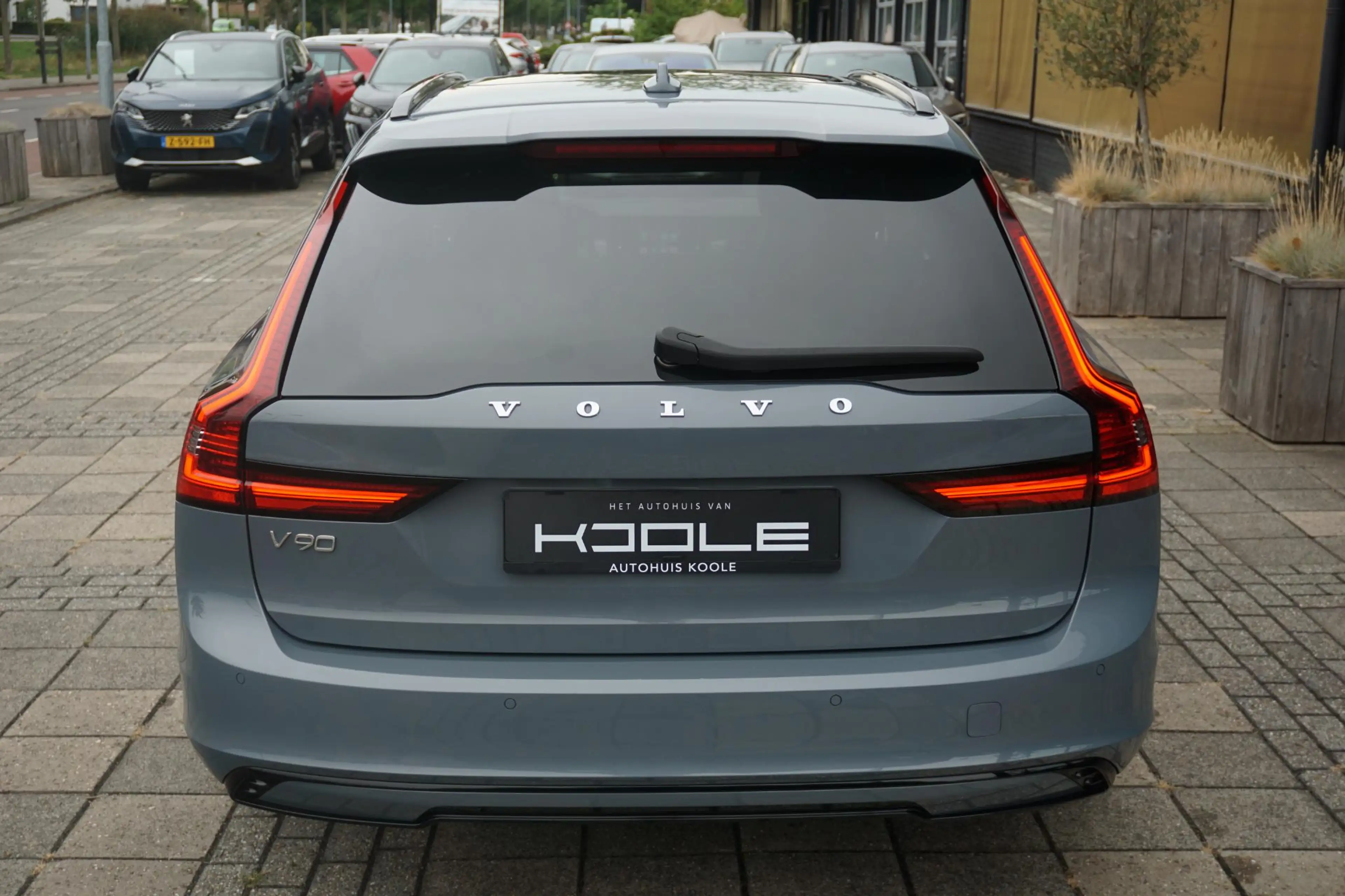 Volvo V90 2.0 T6 AWD R-Design | Ultra Dark | Pano | trekhaak — photo 7