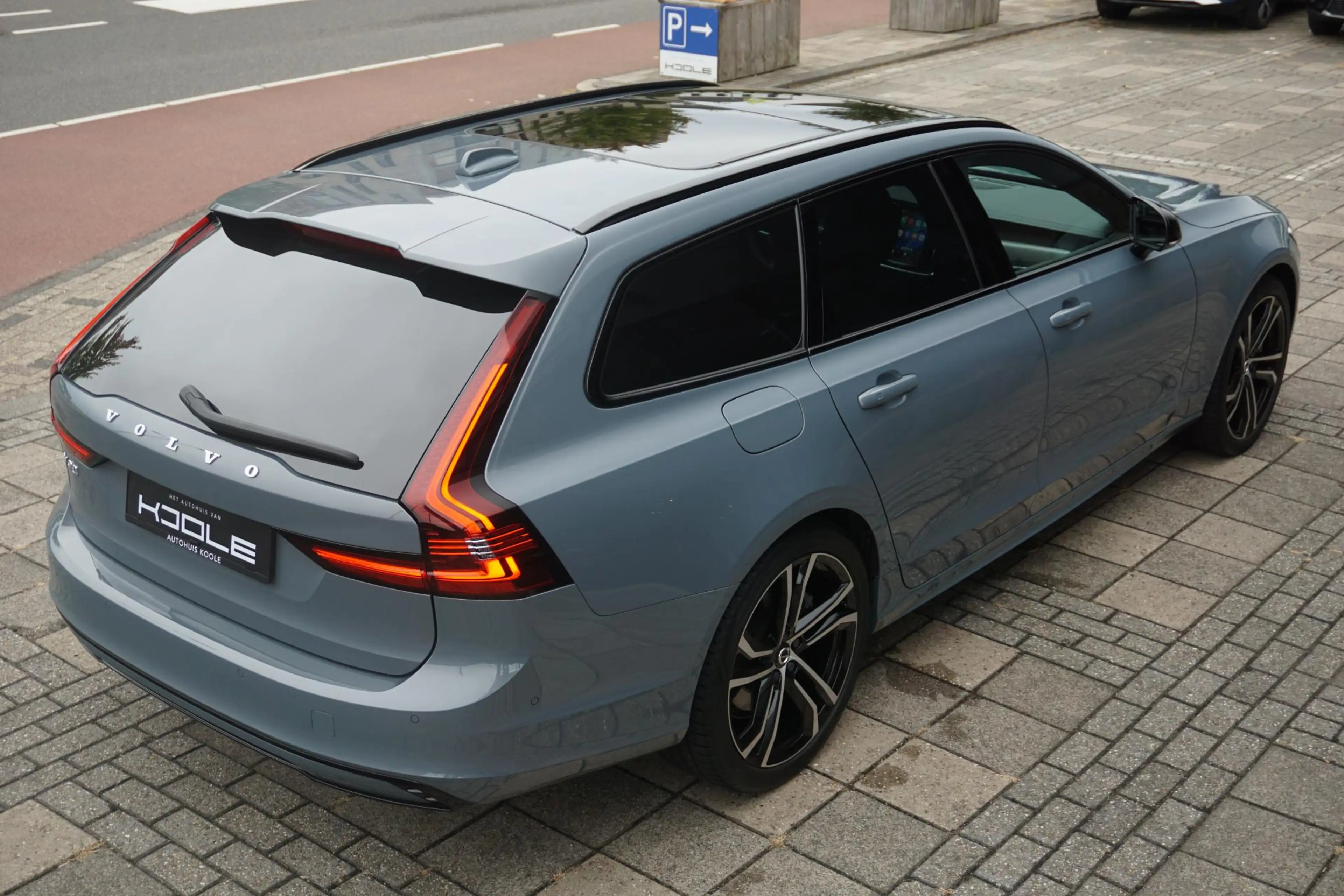 Volvo V90 2.0 T6 AWD R-Design | Ultra Dark | Pano | trekhaak — photo 15