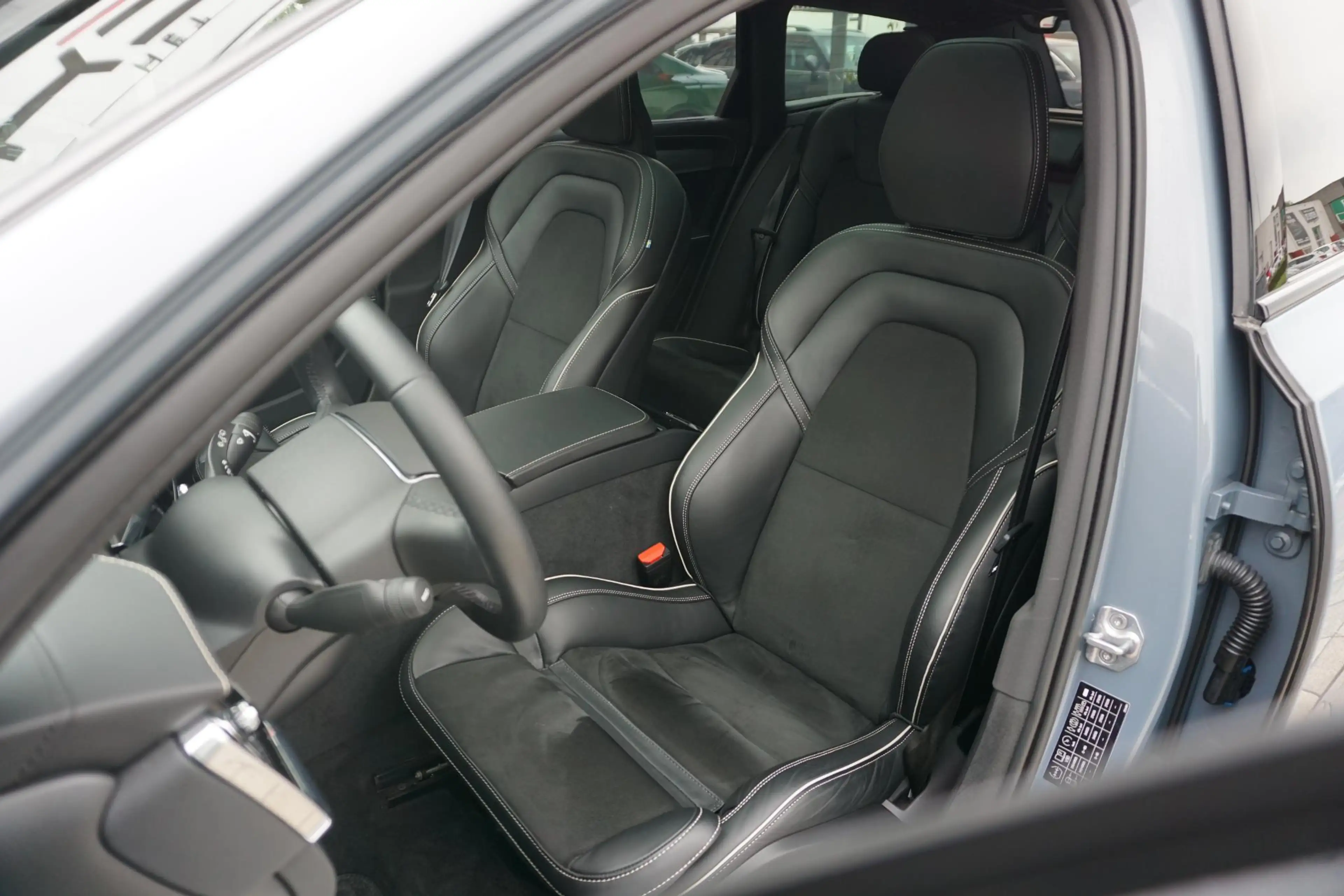 Volvo V90 2.0 T6 AWD R-Design | Ultra Dark | Pano | trekhaak — photo 5