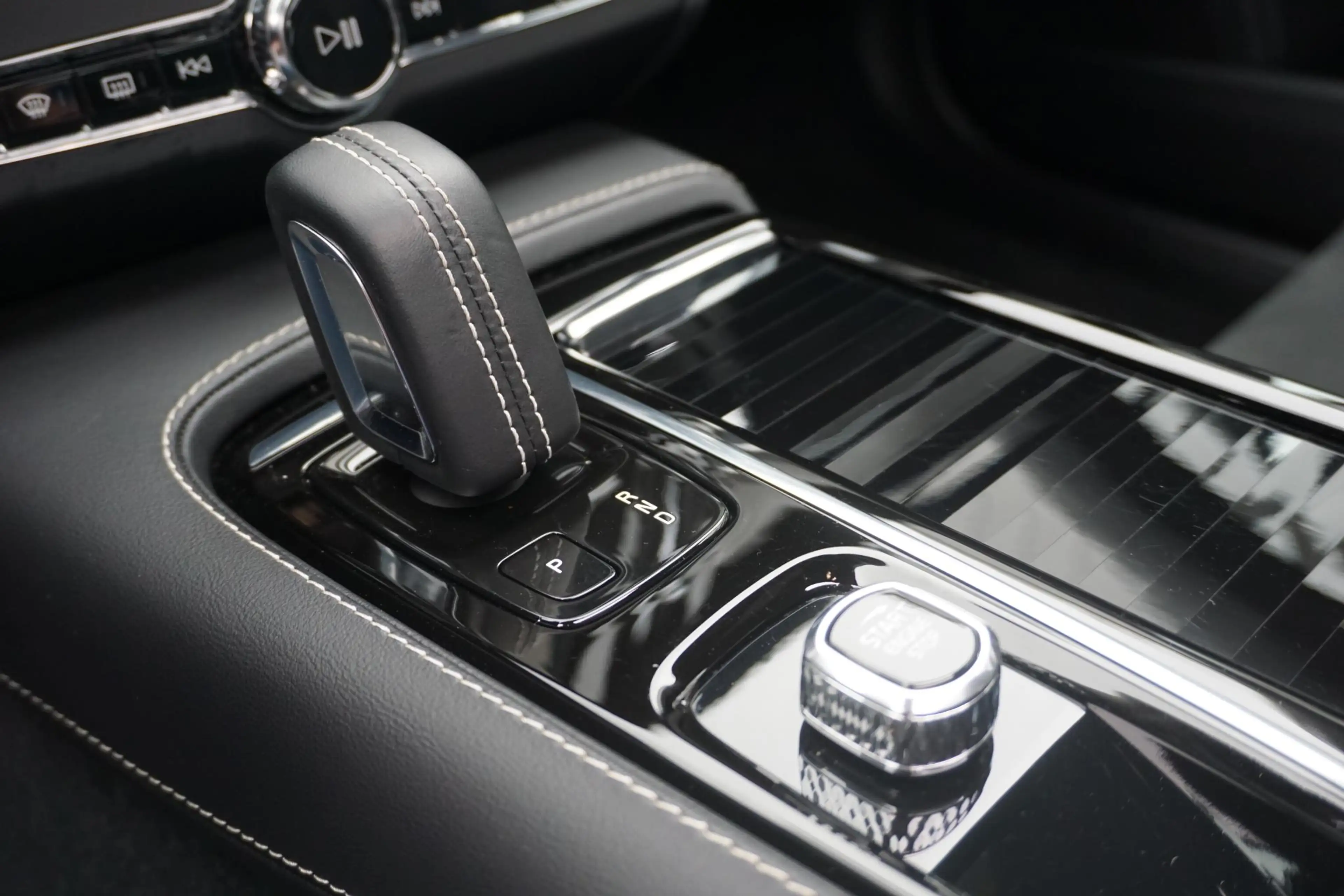 Volvo V90 2.0 T6 AWD R-Design | Ultra Dark | Pano | trekhaak — photo 10